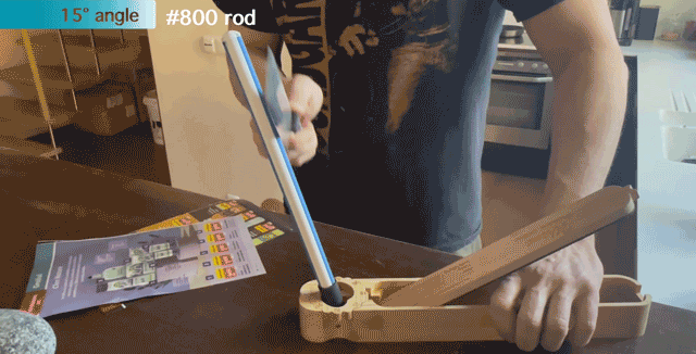 STEP2：ブルーのロッドで粗研ぎする様子