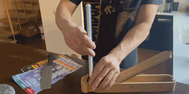 STEP3：ロッドを90度回転して差し込む様子